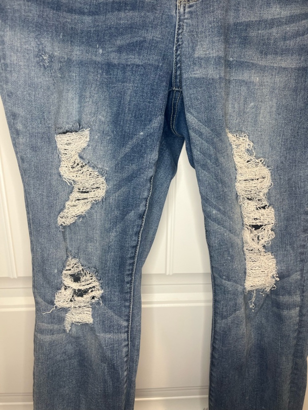Judy Blue Medium Wash Distressed Skinny Jeans 14W - Picture 2 of 7